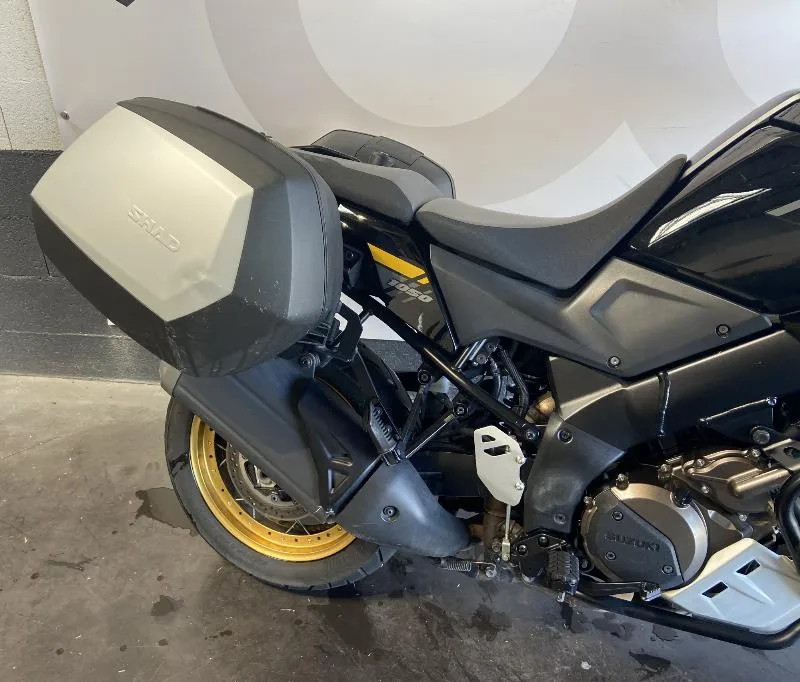 DL VSTROM 1050