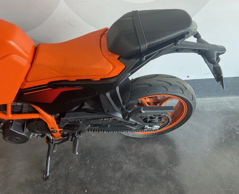 390 DUKE ABS