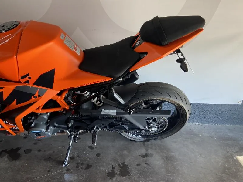 RC 390 ABS