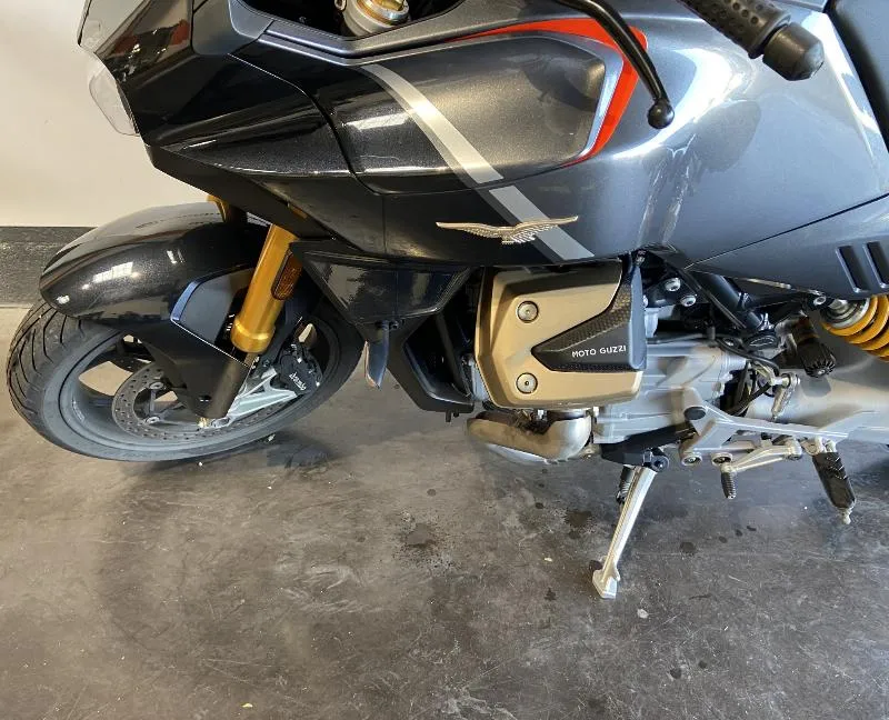 V100  MANDELLO