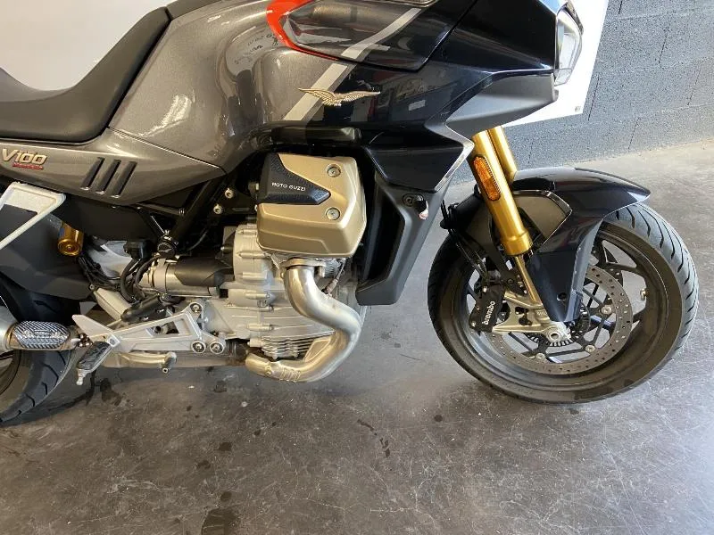 V100  MANDELLO