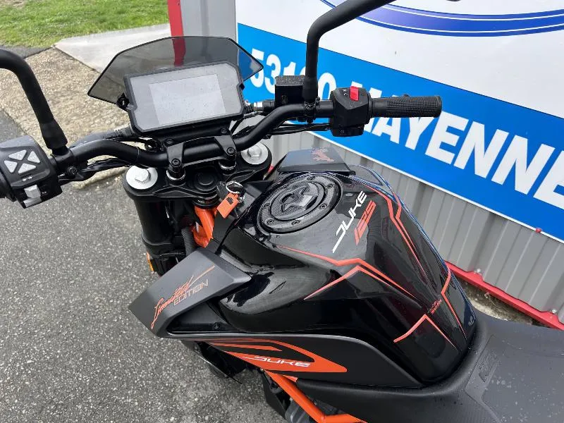 125 DUKE ABS
