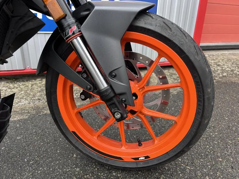 125 DUKE ABS