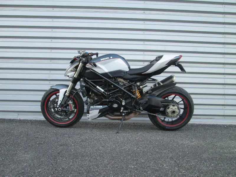 1098 STREET FIGHTER