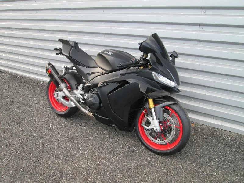 RSV4 1100 RR