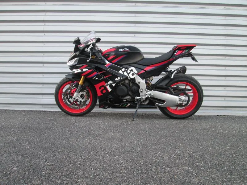RSV4 1100 RR