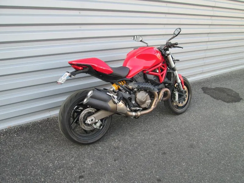 MONSTER 821