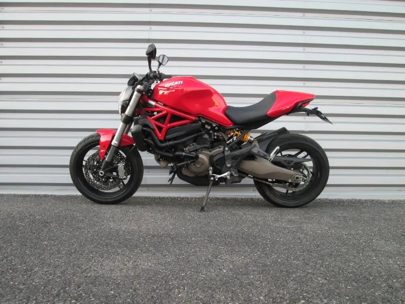MONSTER 821