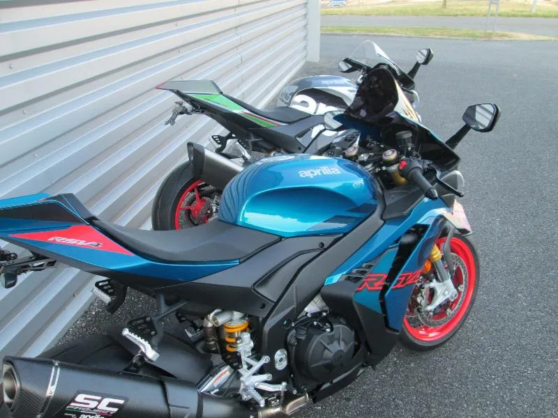 RSV4 1100 RR
