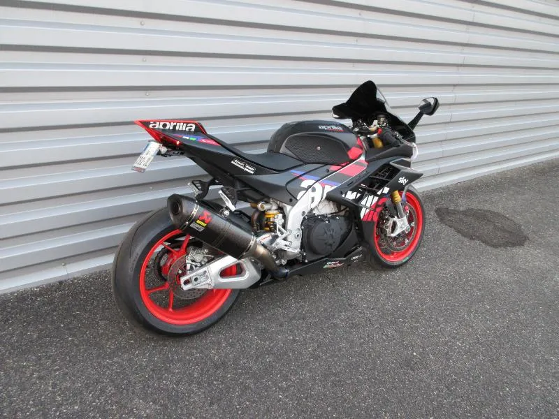RSV4 1100 RR