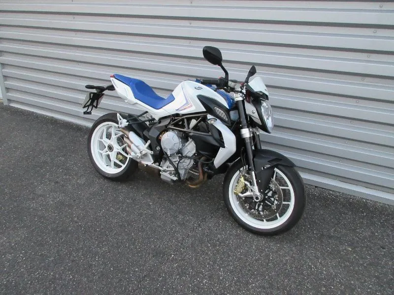 BRUTALE 800