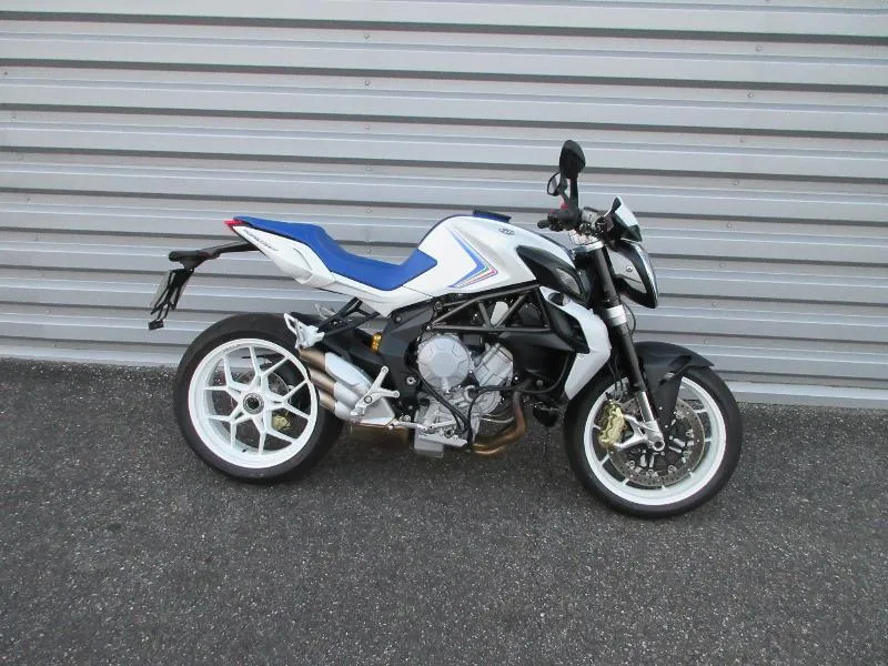 BRUTALE 800
