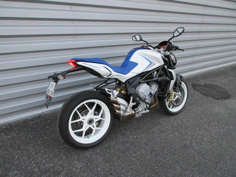 BRUTALE 800