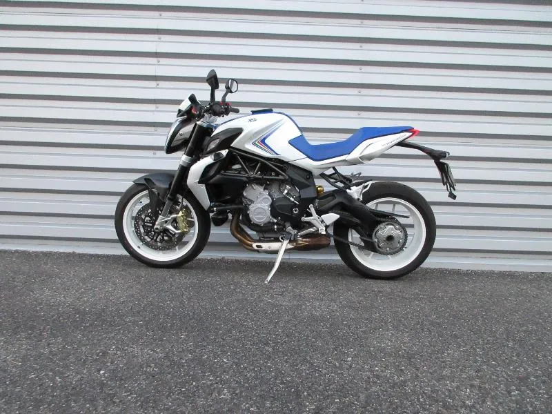 BRUTALE 800