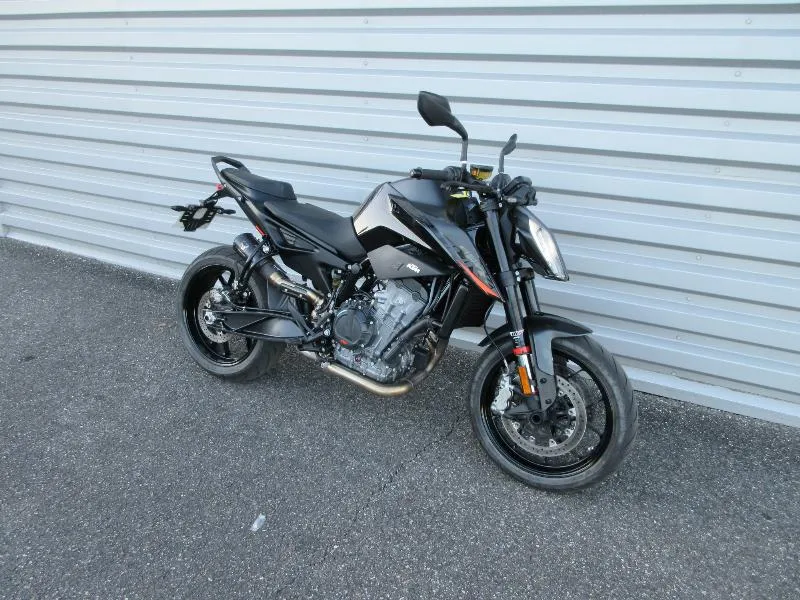 890 DUKE