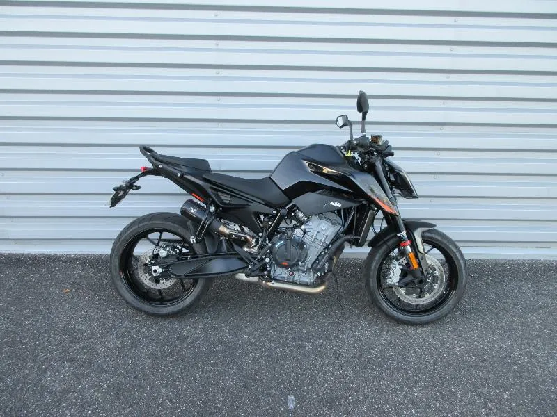 890 DUKE