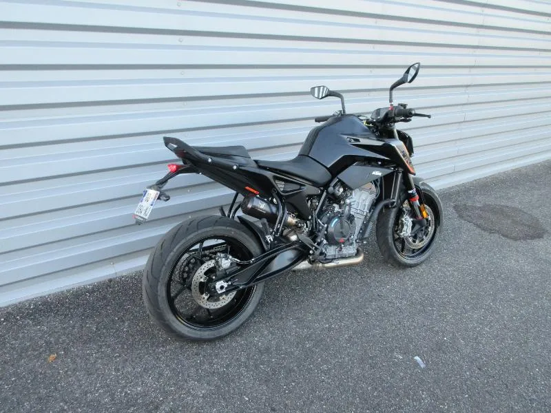 890 DUKE