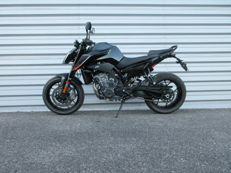 890 DUKE