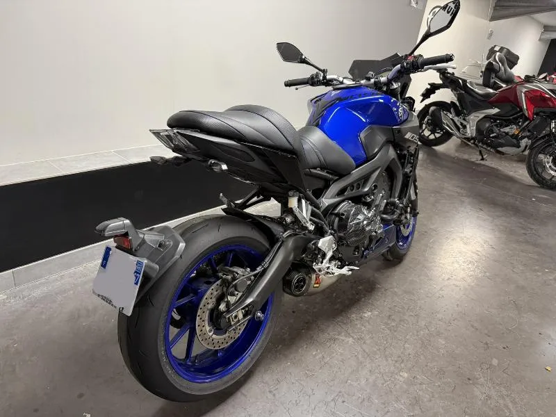 MT09