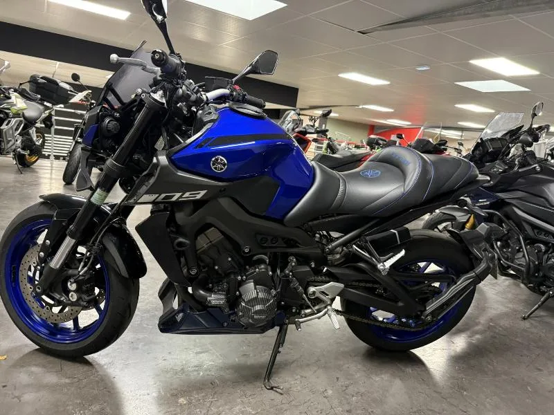 MT09