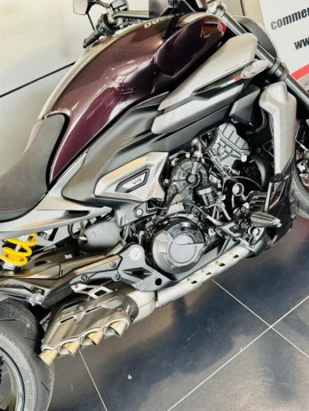 DIAVEL V4