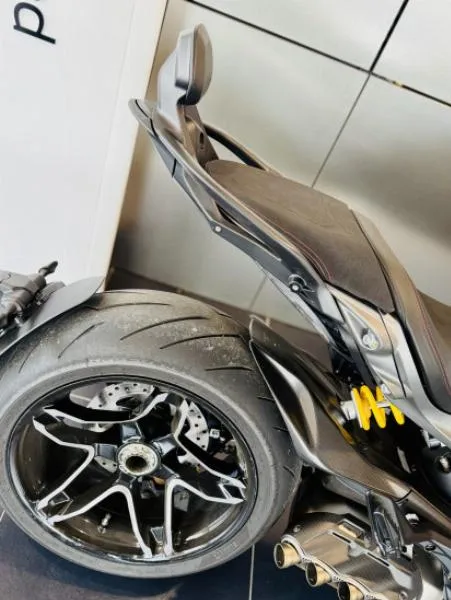 DIAVEL V4