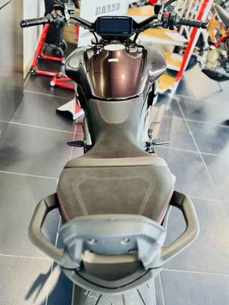 DIAVEL V4