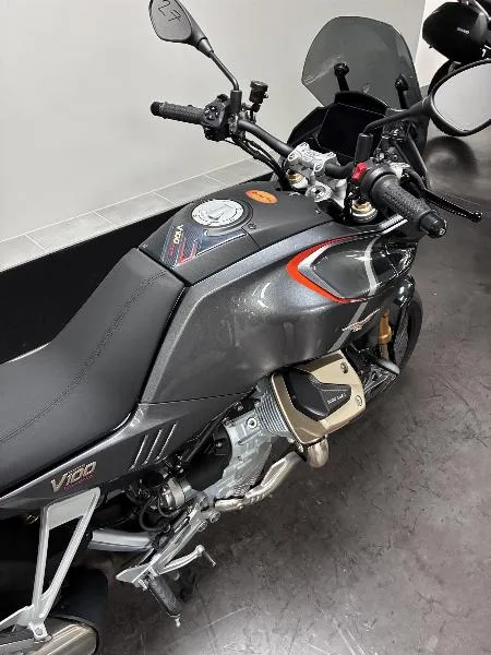 V100  MANDELLO