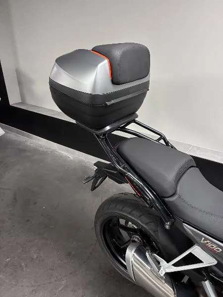 V100  MANDELLO