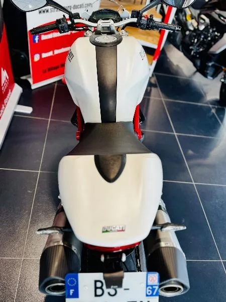 MONSTER 696