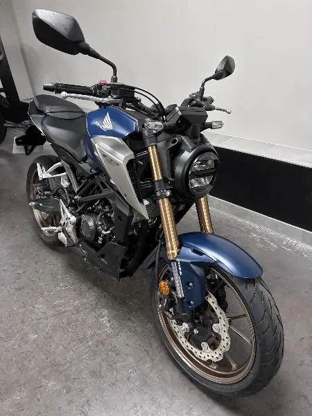 CB 125  R