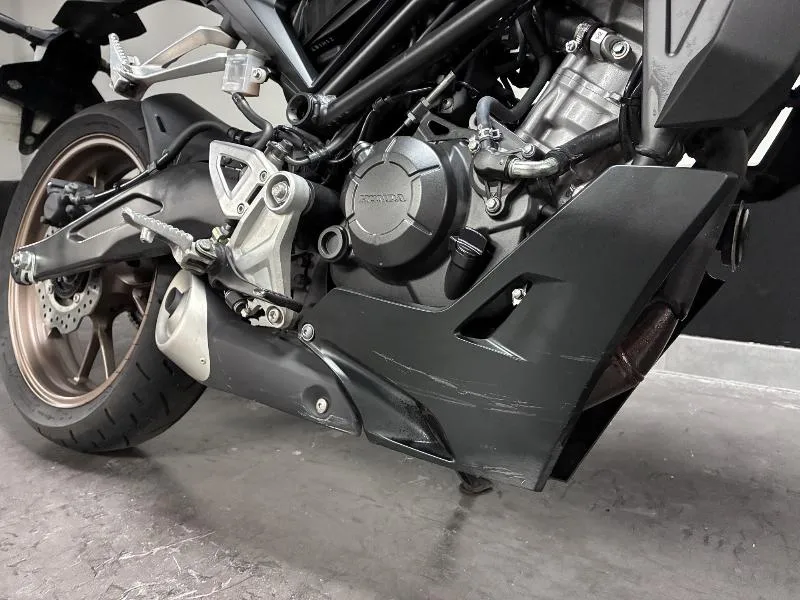 CB 125  R