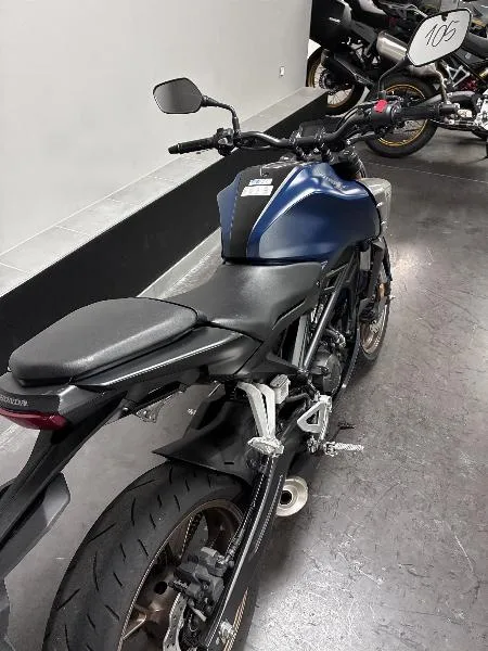 CB 125  R