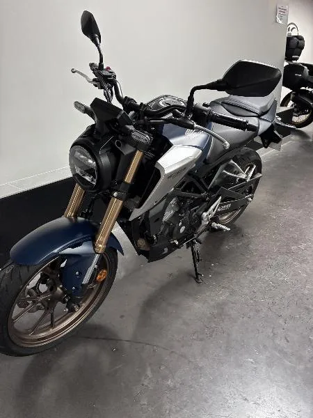 CB 125  R