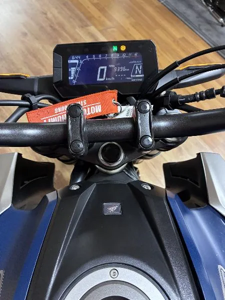 CB 125  R