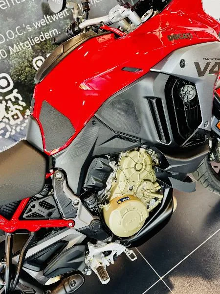 MULTISTRADA V4