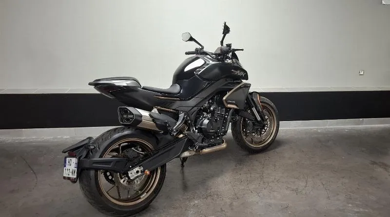 NK 800 SPORT