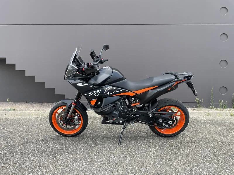 890 SMT