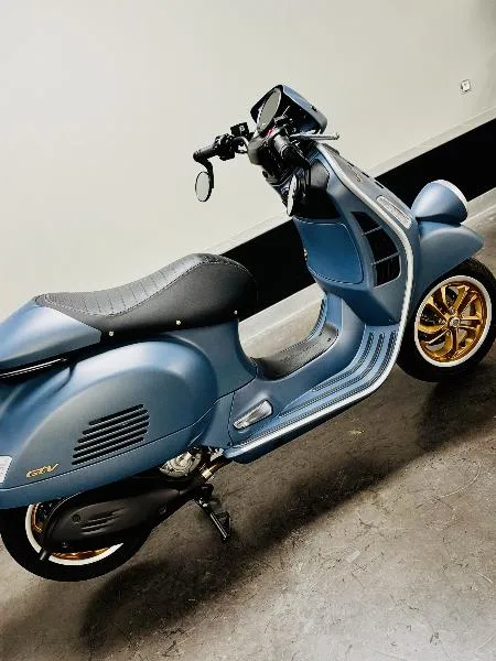 VESPA GTV 310 OFFICINA 8 SERIE SPECIALE TRES FAIBLE KILOMETRAGE