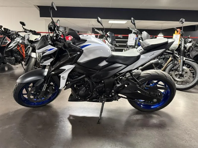 GSX 750