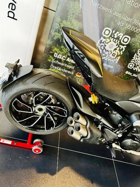 DIAVEL V4