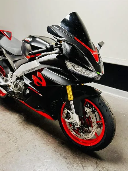 RSV4 1100 RR