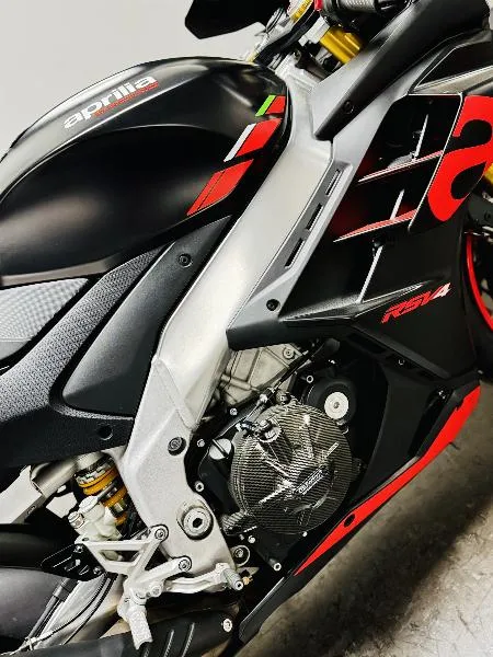 RSV4 1100 RR