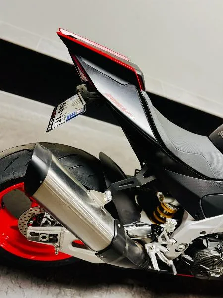 RSV4 1100 RR