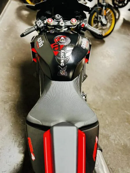 RSV4 1100 RR