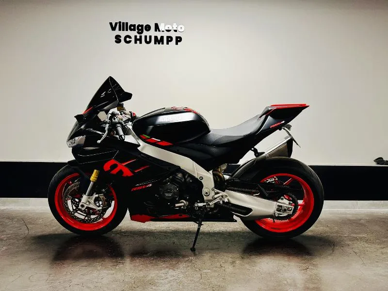 RSV4 1100 RR