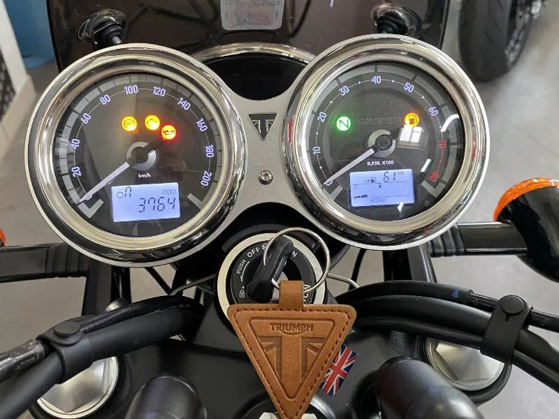 Bonneville T120 Black