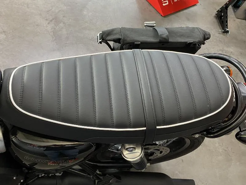 Bonneville T120 Black