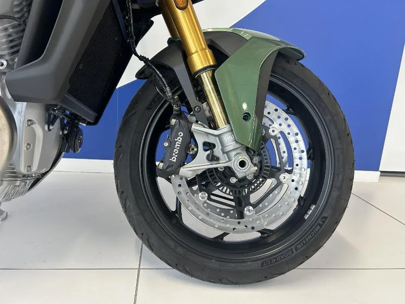 V100  MANDELLO