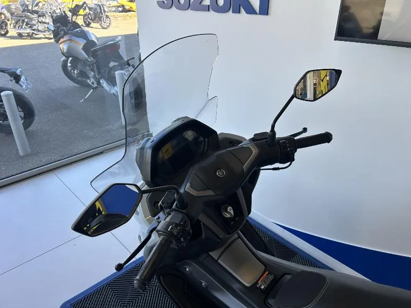 NMAX 125 TECH MAX